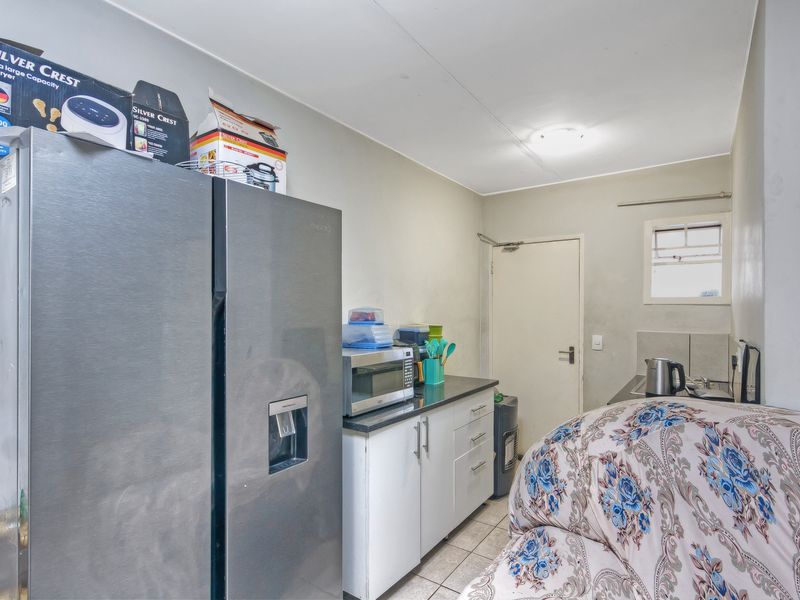 Modern 2 Bedroom Apartment For Sale - Photo 7