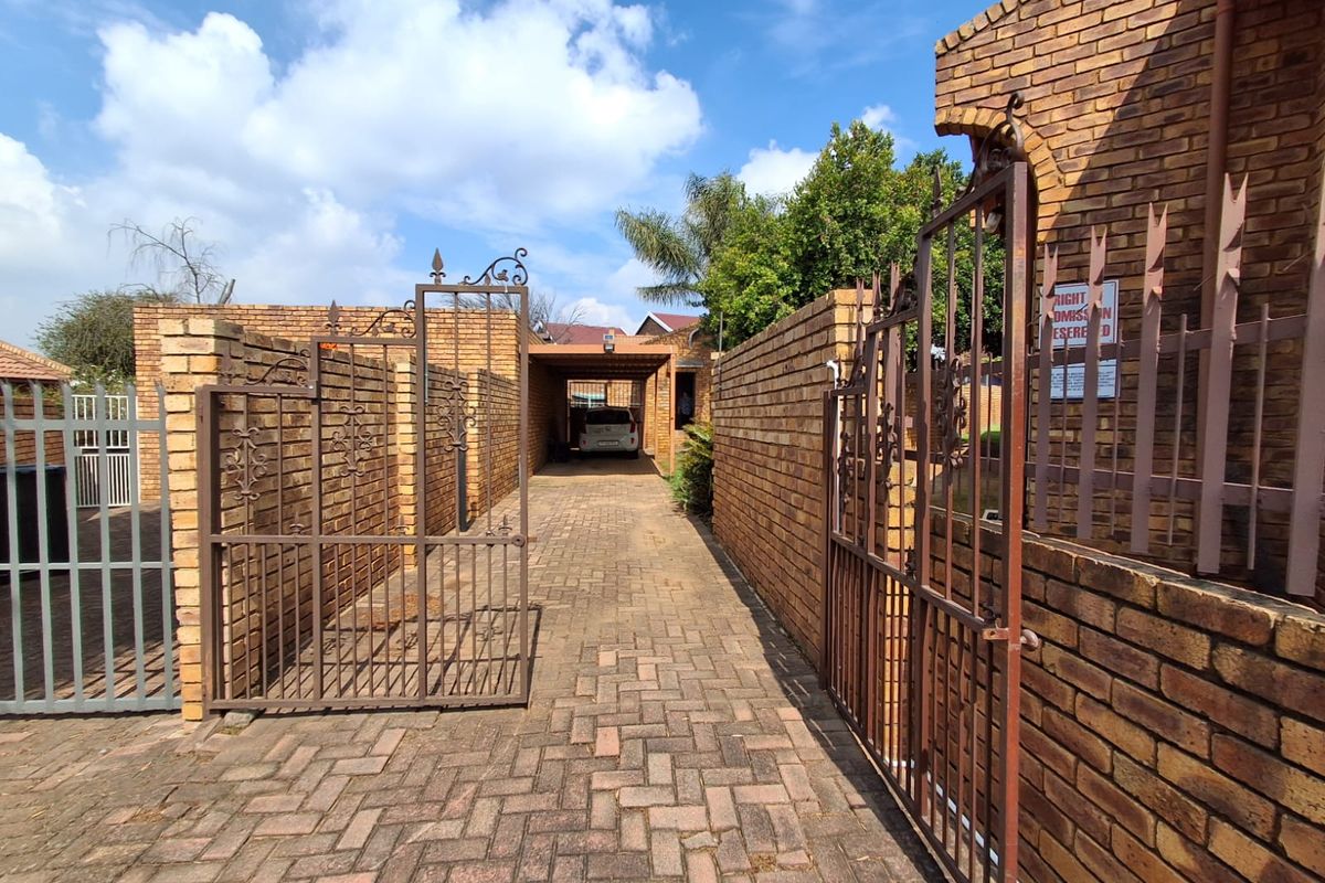 Charming 2-Bedroom Home with Pool & Lapa in Birchleigh – Ideal for Starters or Downsizing! - Photo 2