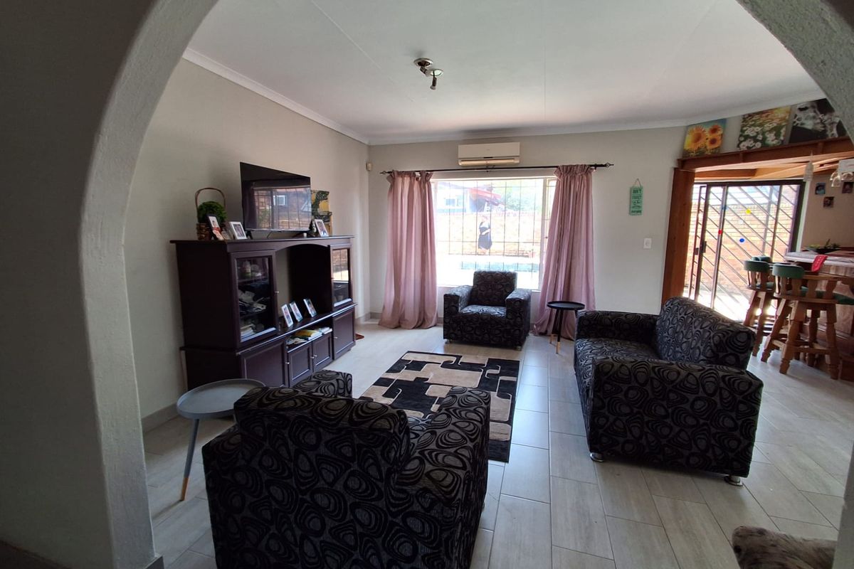 Charming 2-Bedroom Home with Pool & Lapa in Birchleigh – Ideal for Starters or Downsizing! - Photo 5