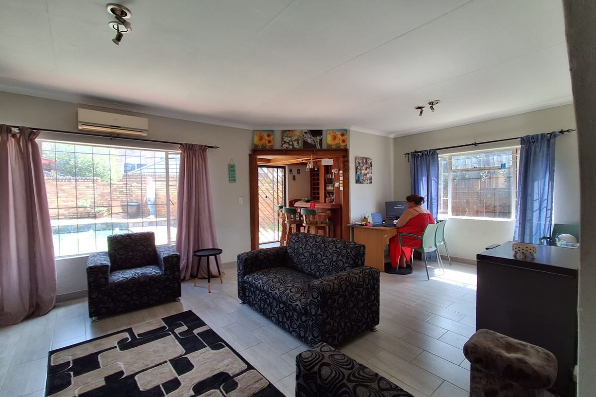 Charming 2-Bedroom Home with Pool & Lapa in Birchleigh – Ideal for Starters or Downsizing! - Photo 4