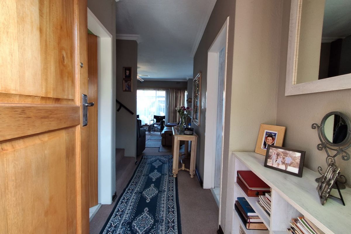 Charming 2-Bedroom Townhouse with Private Garden in Birchleigh – Perfect Starter Home! - Photo 3