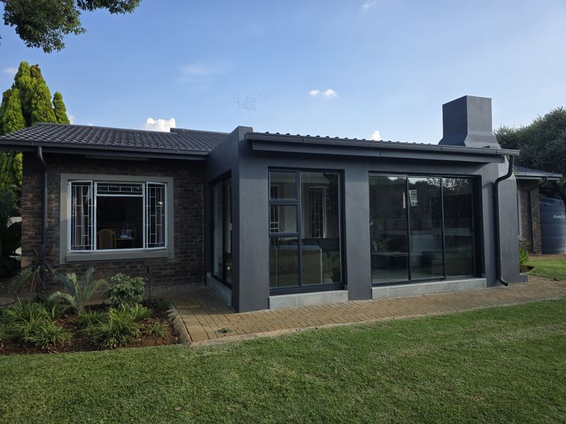 Modern Family Home for Sale in the Heart of Mooinooi. - Photo 4