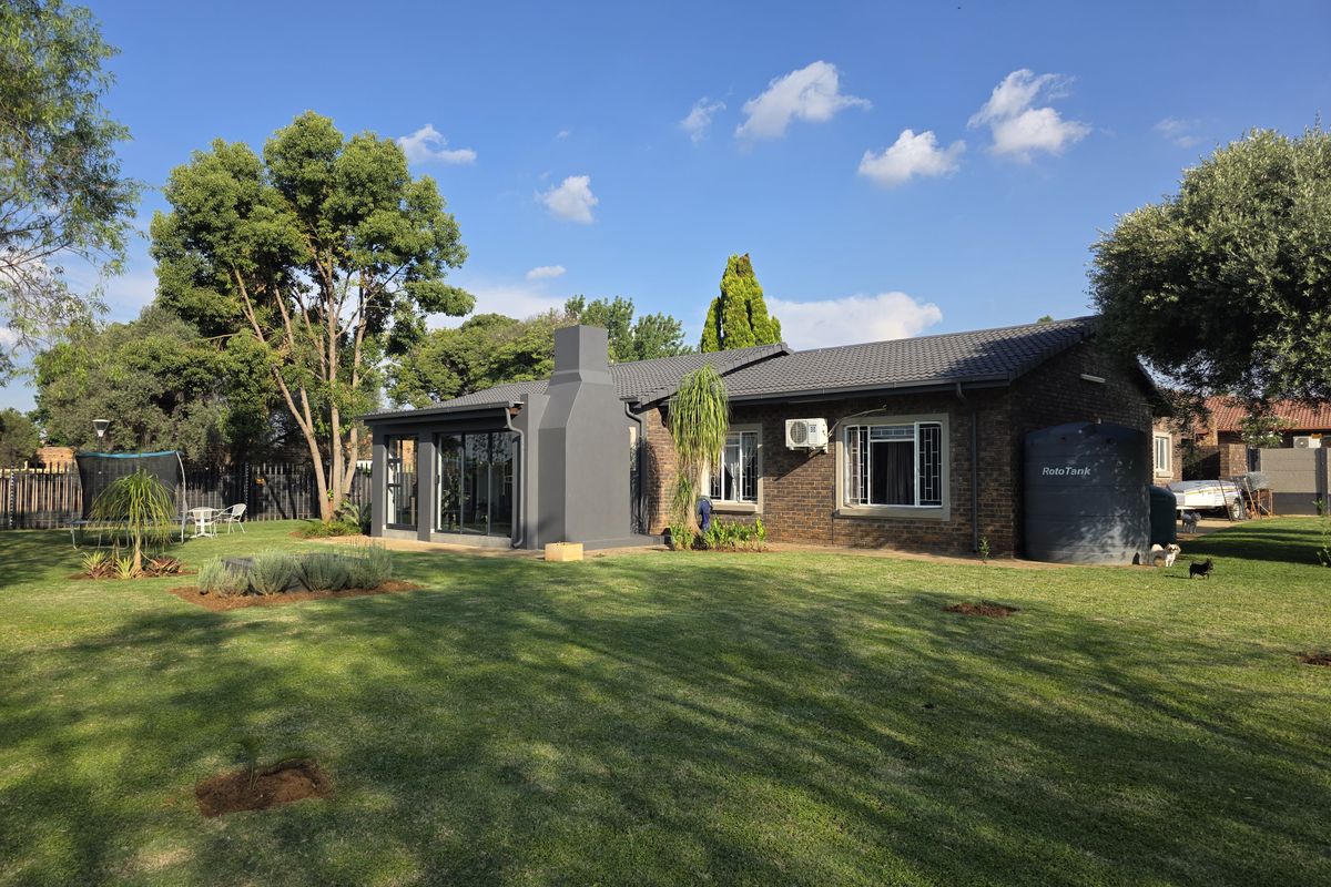 Modern Family Home for Sale in the Heart of Mooinooi. - Photo 3