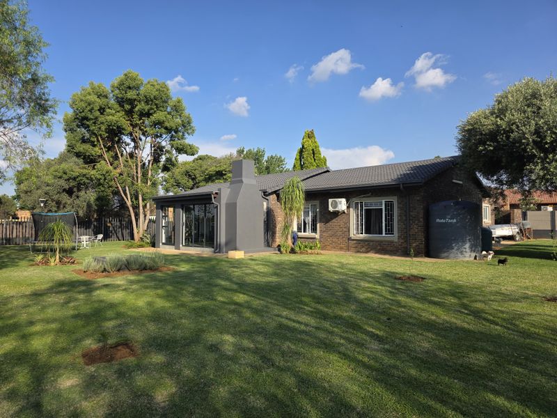 Modern Family Home for Sale in the Heart of Mooinooi. - Photo 3