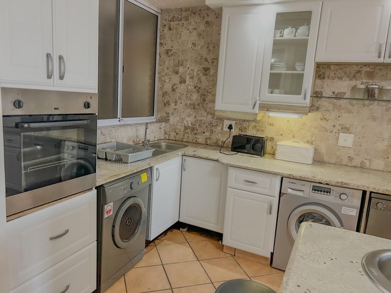 Coastal Living at Its Finest – 3 Bed, 2 Bath Steps from the Beach! - Photo 7