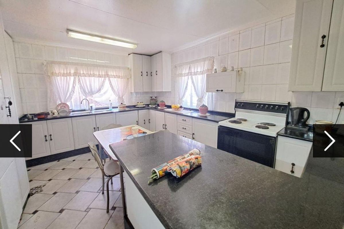 Large family residence / Investment property - Photo 2