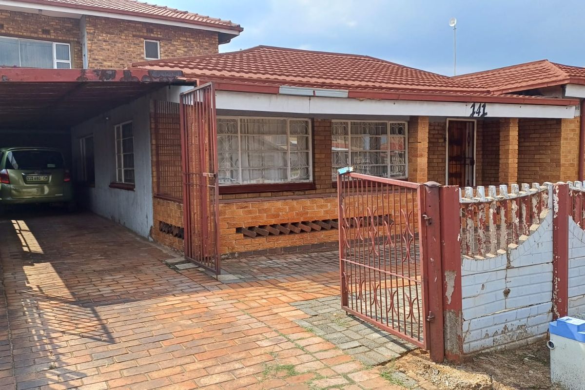 Large family residence / Investment property - Photo 3