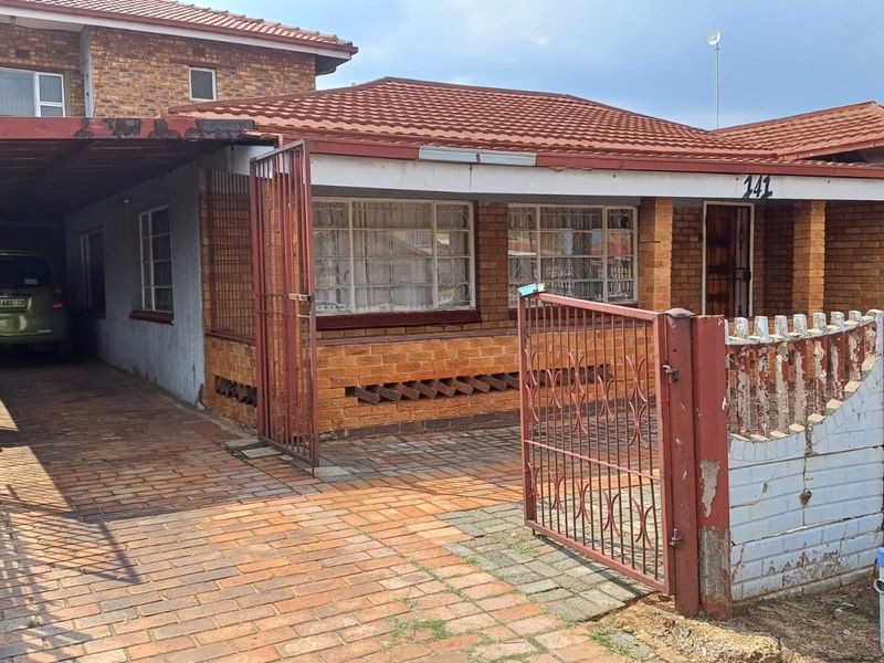 Large family residence / Investment property - Photo 3