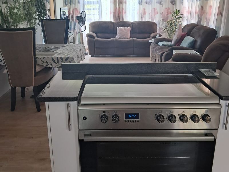 2 Bedroom Townhouse for sale in a popular complex - Photo 6