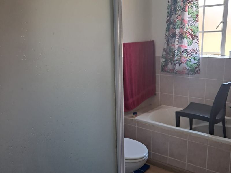 2 Bedroom Townhouse for sale in a popular complex - Photo 10