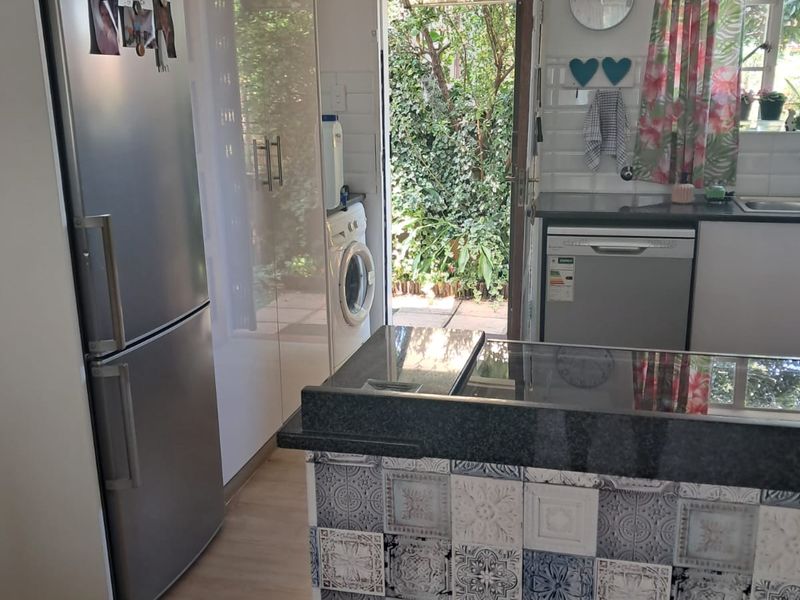 2 Bedroom Townhouse for sale in a popular complex - Photo 7