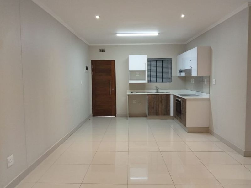 Modern 2-Bedroom, 2-Bathroom Apartment for Sale - Photo 5