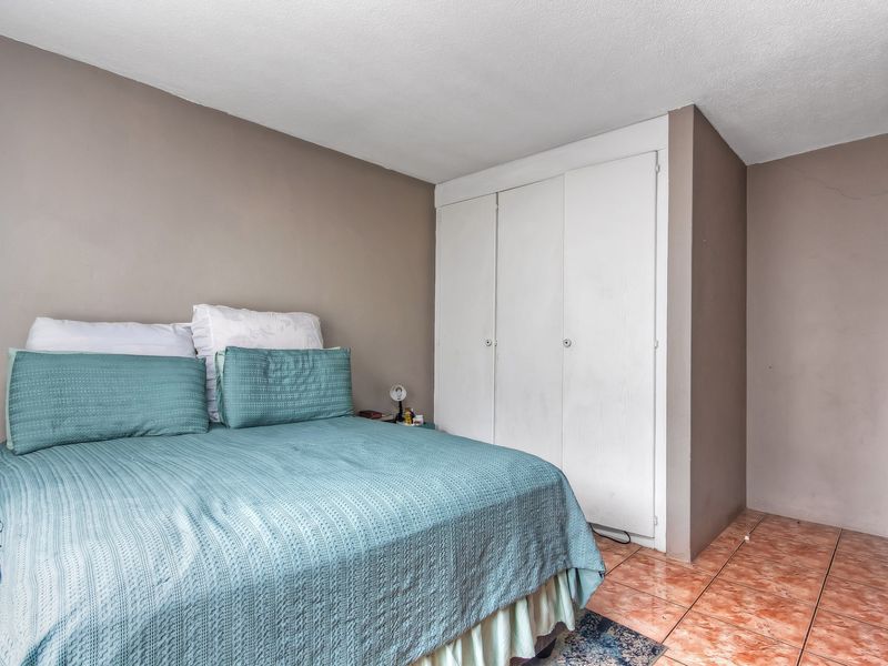 2 Bedroom 1 Bathroom Apartment in Ridgeway for sale - Photo 4