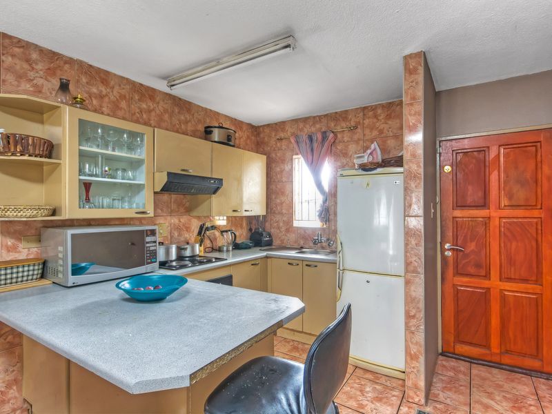 2 Bedroom 1 Bathroom Apartment in Ridgeway for sale - Photo 2