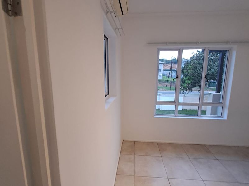 Top floor apartment in Sheffield Manor Estate For SALE - Photo 8