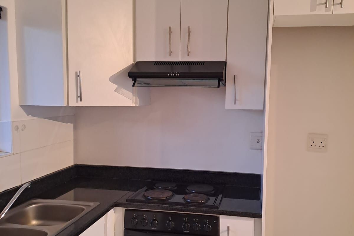 Top floor apartment in Sheffield Manor Estate For SALE - Photo 4