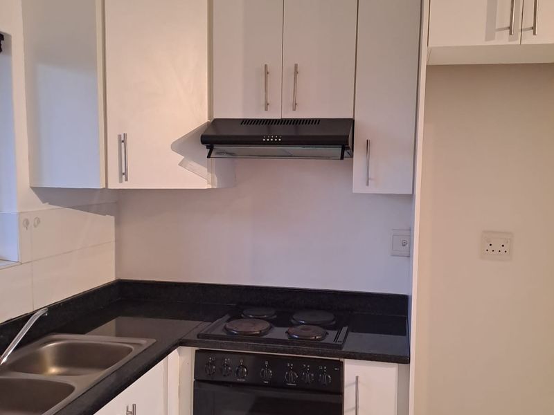 Top floor apartment in Sheffield Manor Estate For SALE - Photo 4