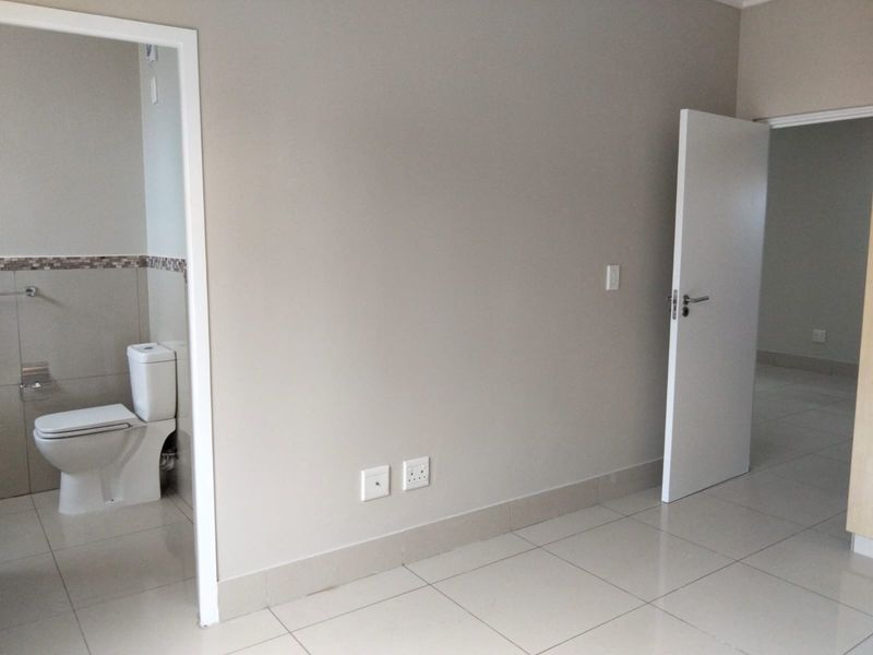 2 Bedroom apartment to let in Umhlanga Ridge - Photo 8