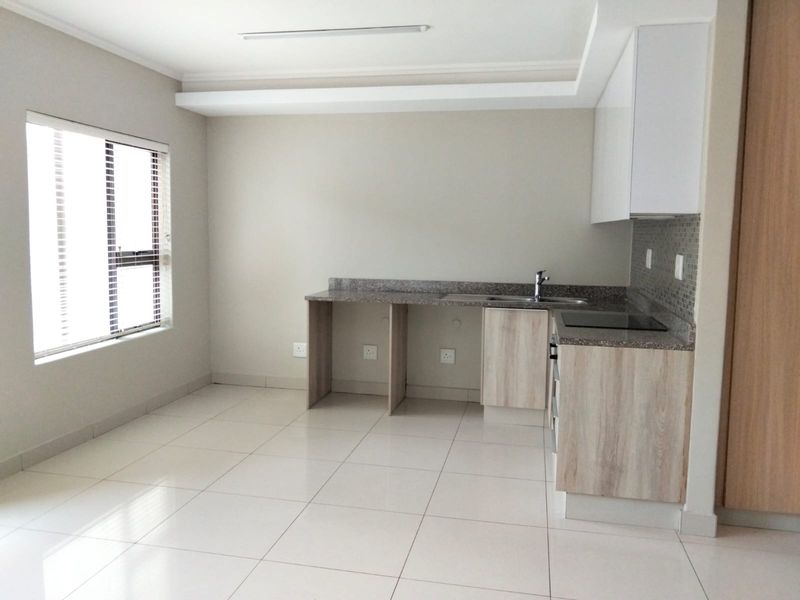 Two bedroom, one bathroom apartment to let in Umhlanga Ridge - Photo 6