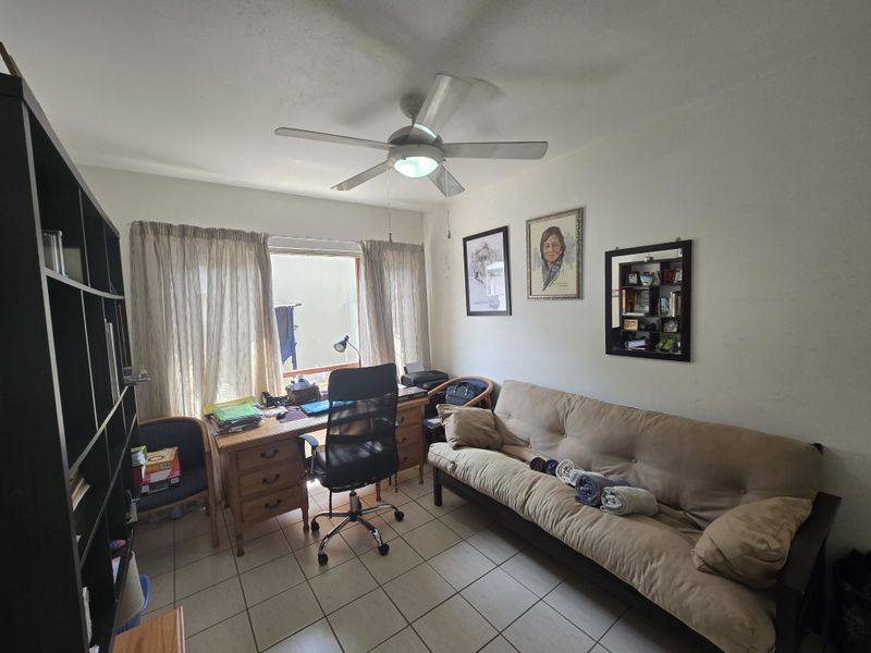 Apartment for SALE in the well established Wakenshaw Simplex - Photo 9