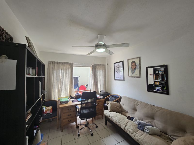 Apartment for SALE in the well established Wakenshaw Simplex - Photo 8