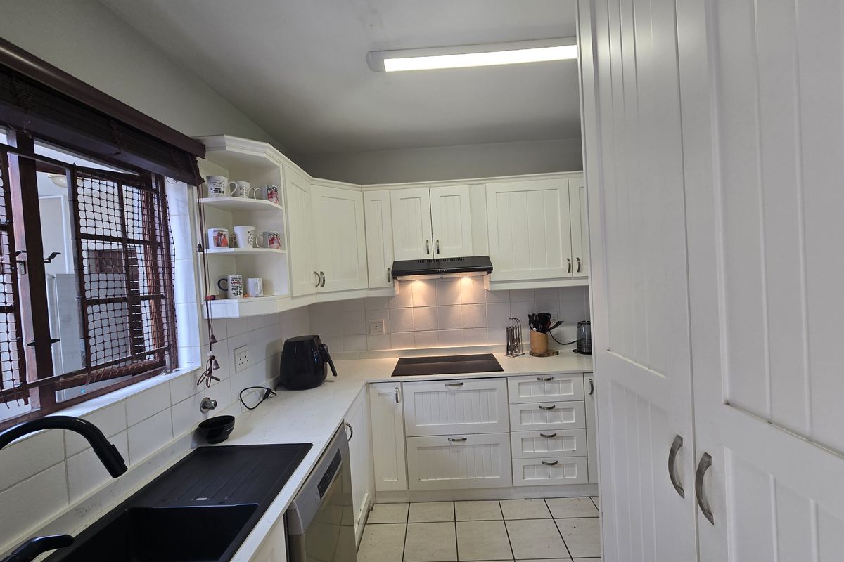 Apartment for SALE in the well established Wakenshaw Simplex - Photo 3