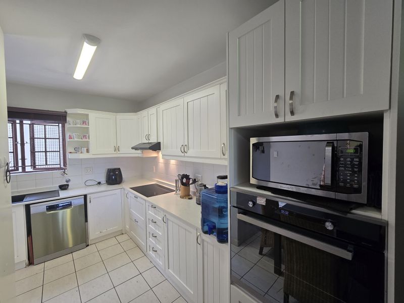 Apartment for SALE in the well established Wakenshaw Simplex - Photo 5