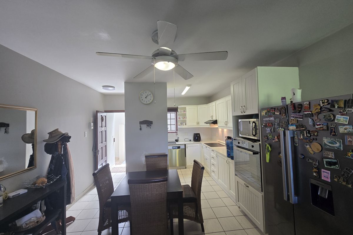 Apartment for SALE in the well established Wakenshaw Simplex - Photo 4