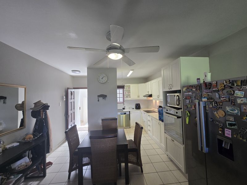 Apartment for SALE in the well established Wakenshaw Simplex - Photo 4