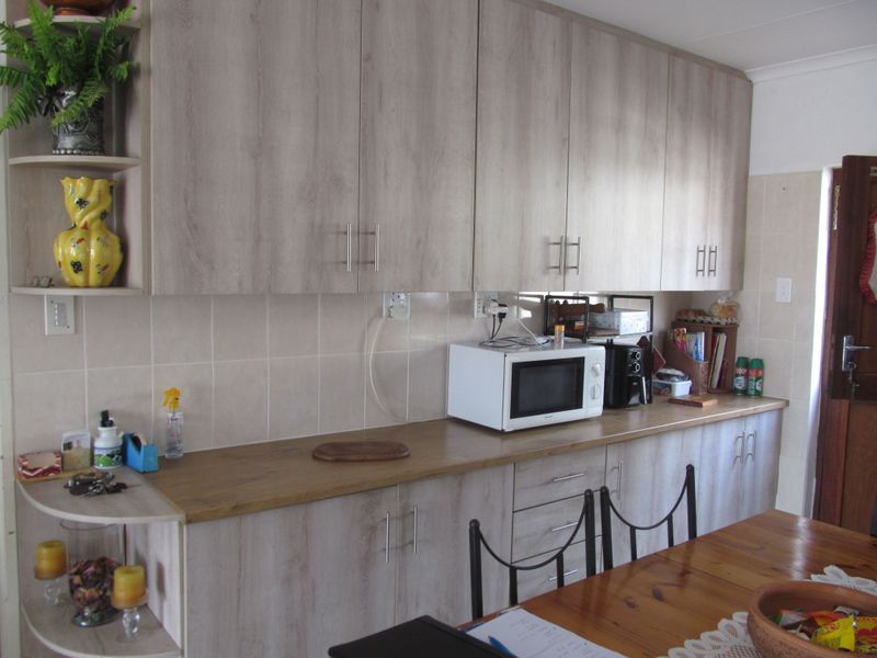 Spacious Double Storey Family Home with Income Potential - Photo 5