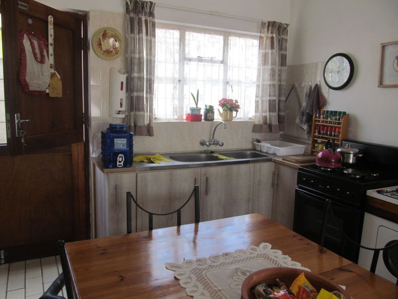 Spacious Double Storey Family Home with Income Potential - Photo 6