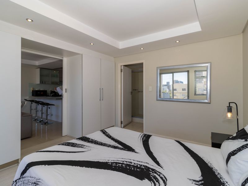 Luxury Fully Furnished One Bedroom Apartment in Sea Point - Photo 9