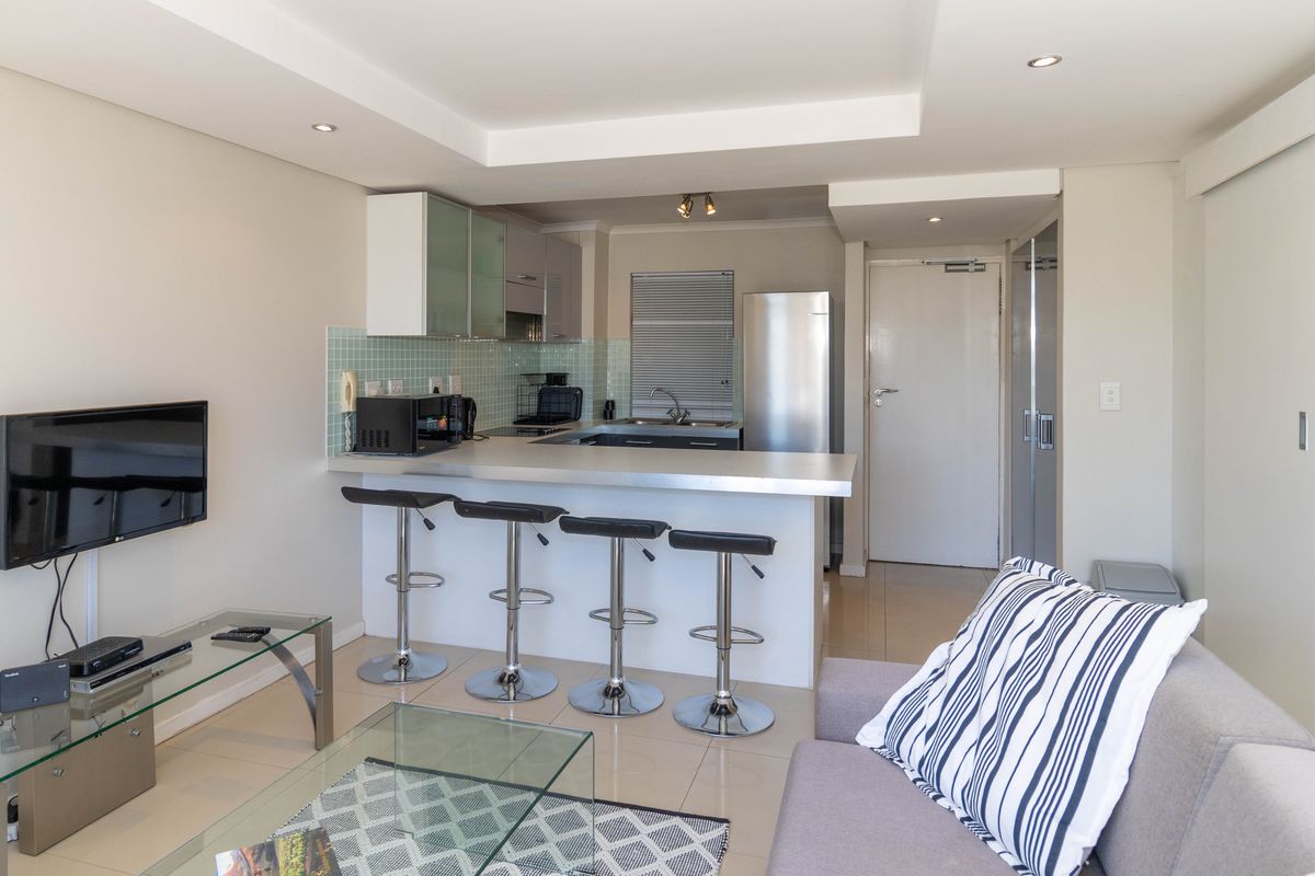 Luxury Fully Furnished One Bedroom Apartment in Sea Point - Photo 3