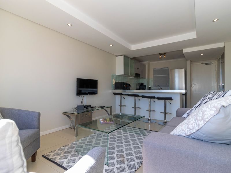 Luxury Fully Furnished One Bedroom Apartment in Sea Point - Photo 4