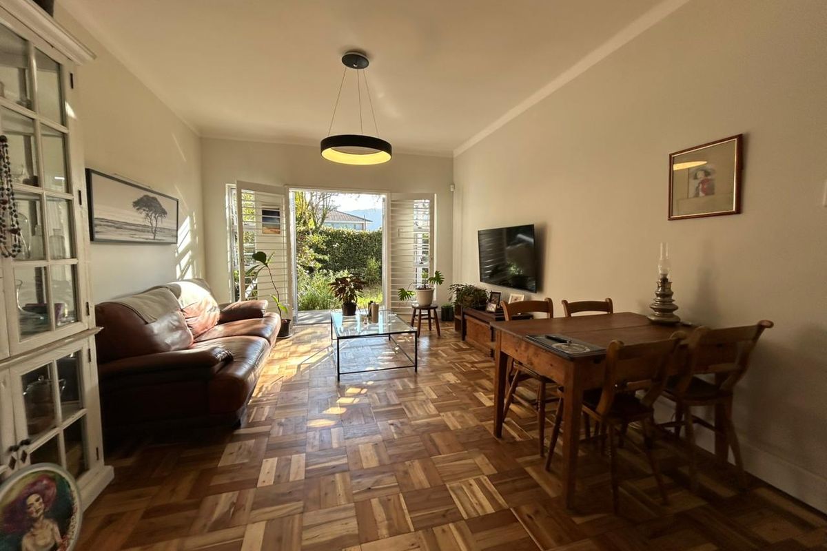 Two Bedroom ground Floor apartment with private garden in Claremont - Photo 4