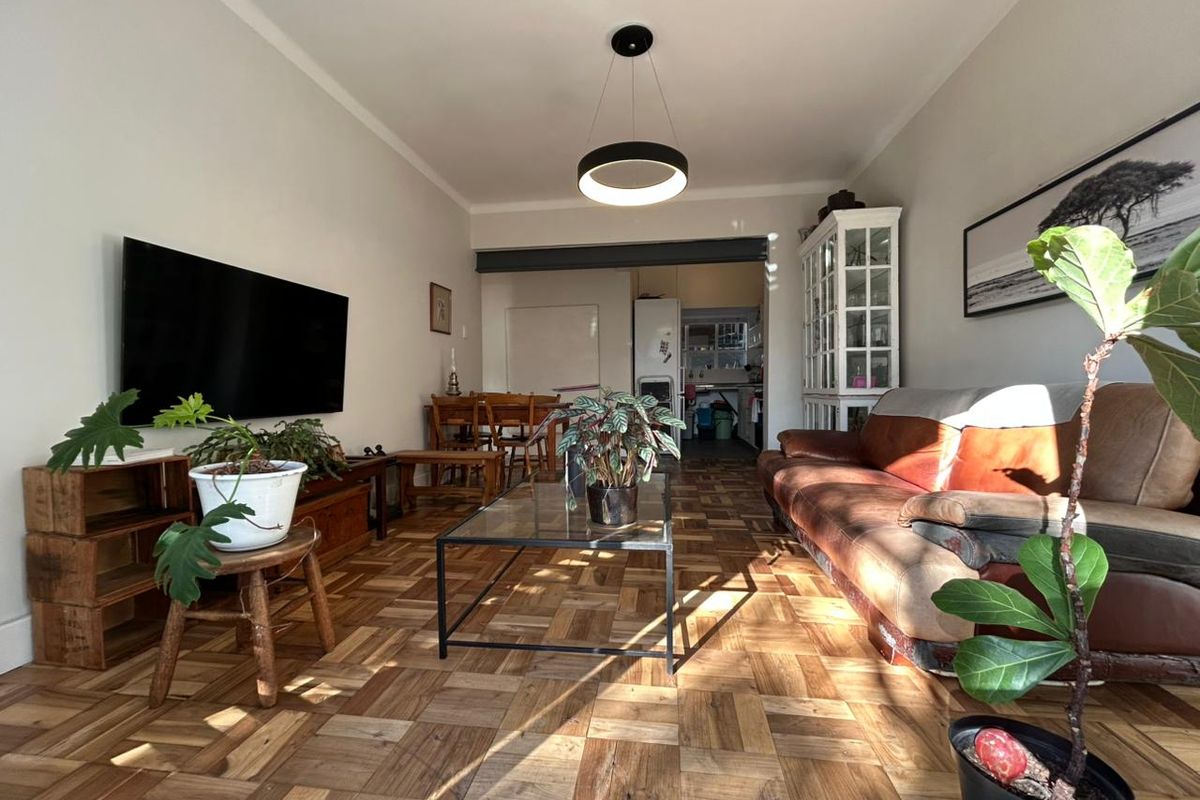 Two Bedroom ground Floor apartment with private garden in Claremont - Photo 2