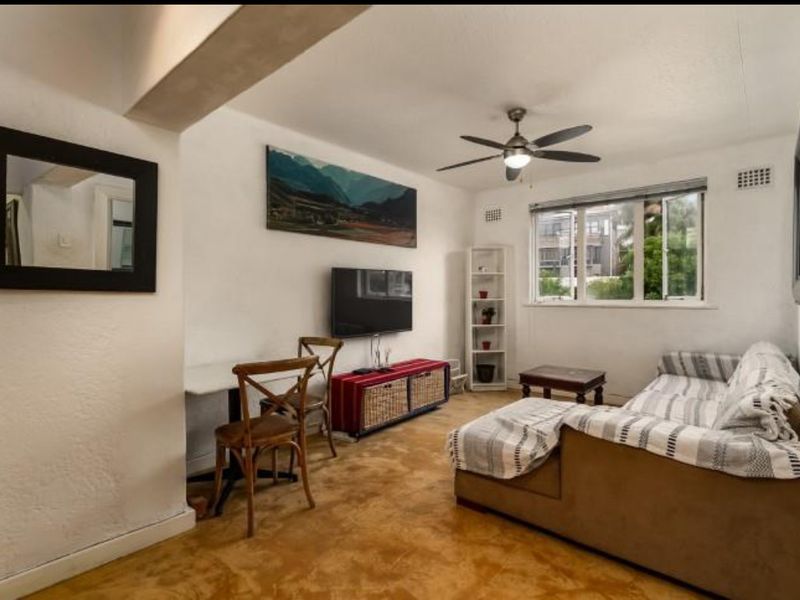 Chic 1-Bedroom Rental in Green Point Fully furnished - Photo 7