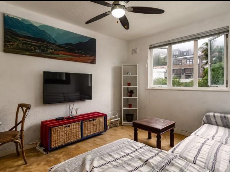 Chic 1-Bedroom Rental in Green Point Fully furnished - Photo 5