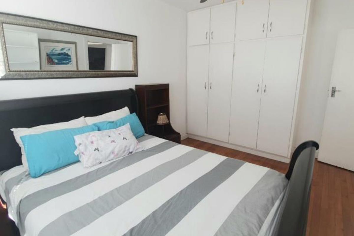Chic 1-Bedroom Rental in Green Point Fully furnished - Photo 2