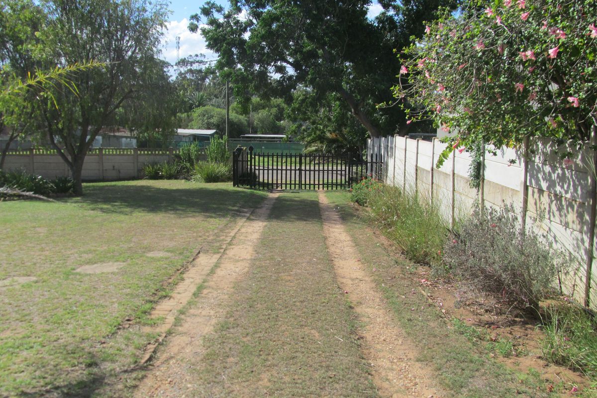 Elegant & Spacious 3-Bedroom Home with Indoor & Outdoor Braai - Photo 3