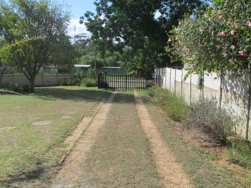 Elegant & Spacious 3-Bedroom Home with Indoor & Outdoor Braai - Photo 3