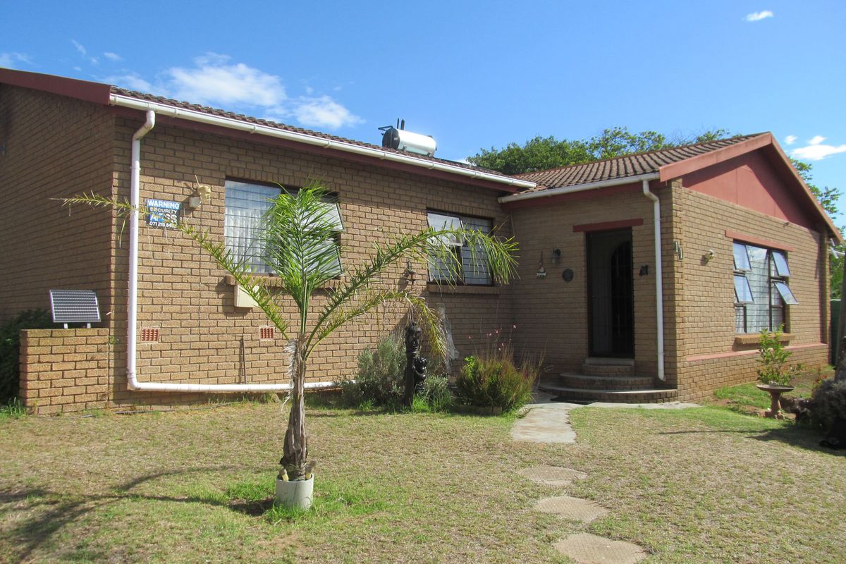 Elegant & Spacious 3-Bedroom Home with Indoor & Outdoor Braai - Photo 2