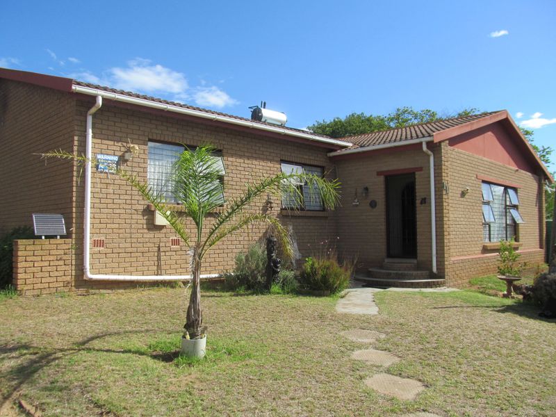 Elegant & Spacious 3-Bedroom Home with Indoor & Outdoor Braai - Photo 2