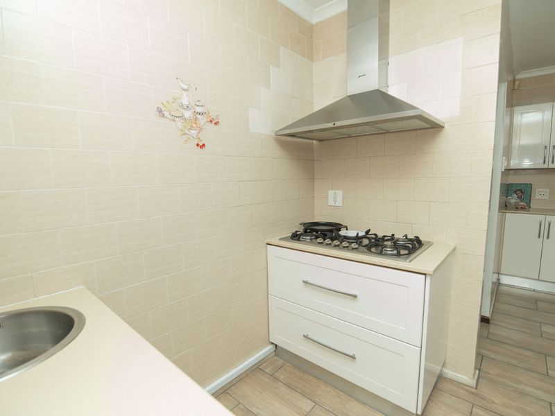 WARM AND INVITING 4 BED 2.5 BATH HOUSE FOR SALE - Photo 5