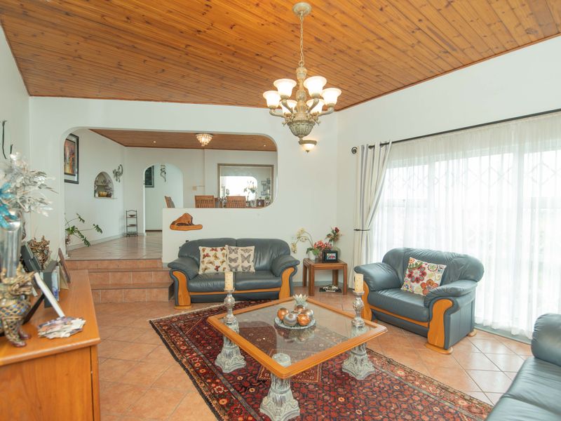 WARM AND INVITING 4 BED 2.5 BATH HOUSE FOR SALE - Photo 10