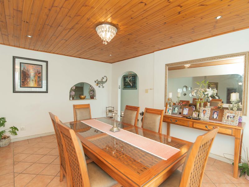 WARM AND INVITING 4 BED 2.5 BATH HOUSE FOR SALE - Photo 9