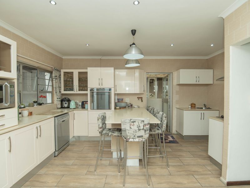 WARM AND INVITING 4 BED 2.5 BATH HOUSE FOR SALE - Photo 1