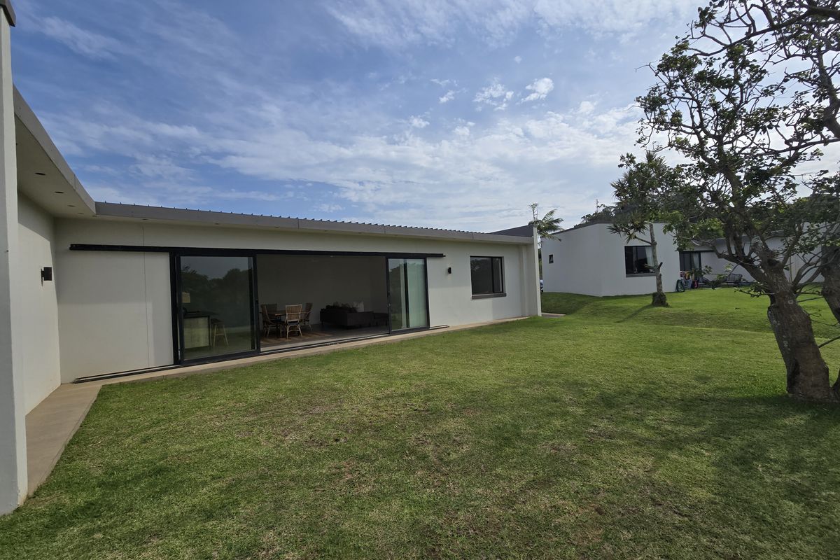 Pet friendly 3 bedroom Free Standing Home in Elaleni Gardens! - Photo 2