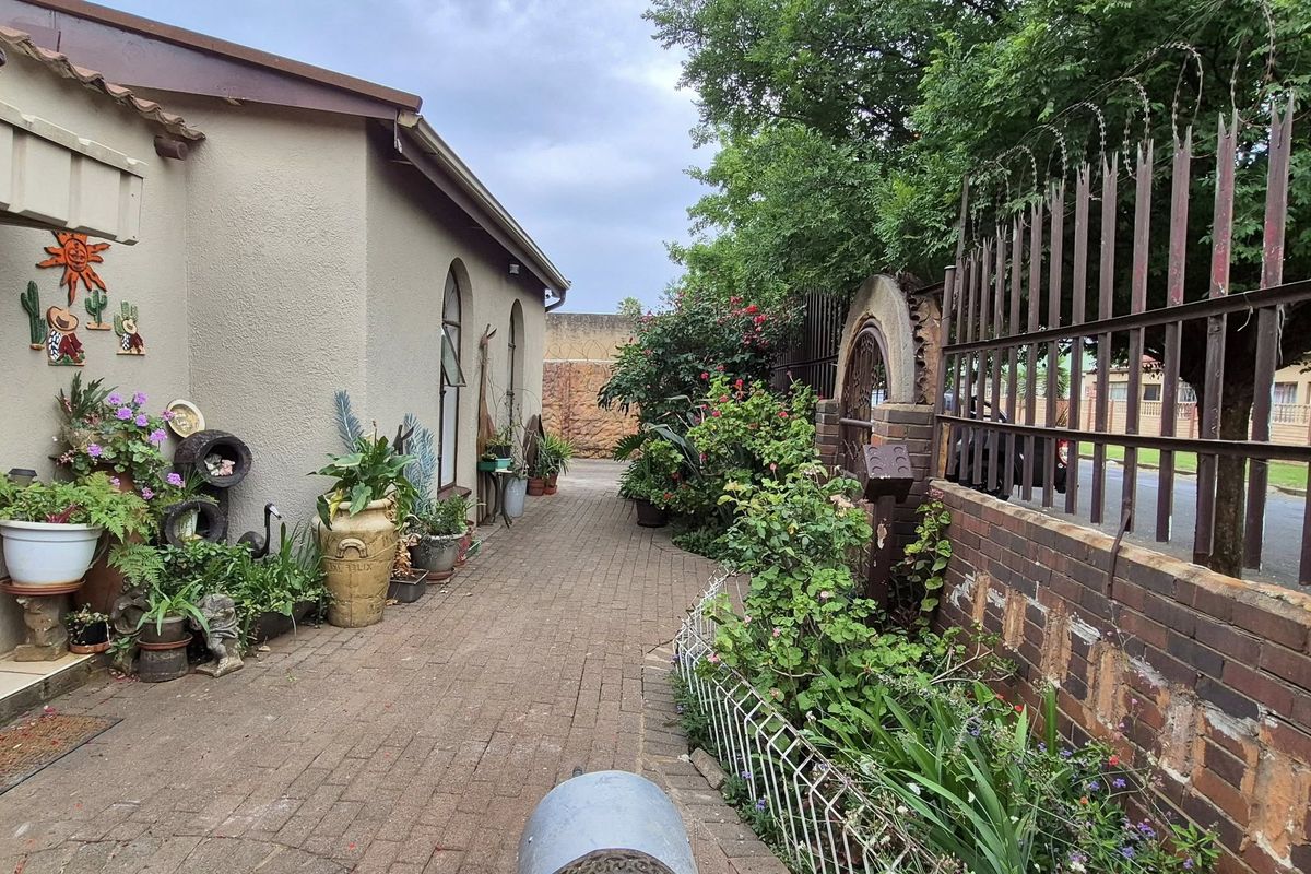 Property with business rights! - Photo 4