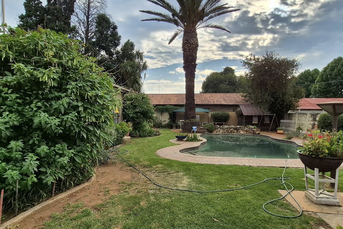 Property with business rights! - Photo 3